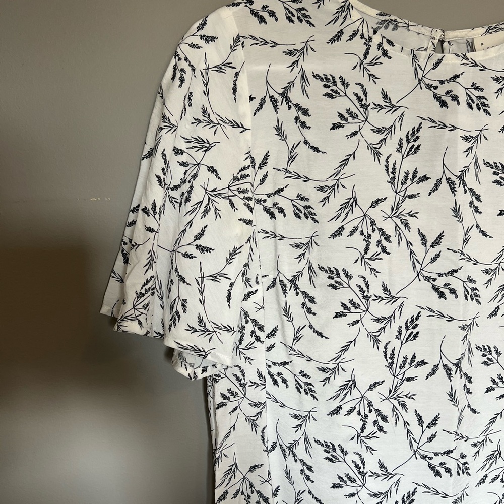 Women's Flutter Short Sleeve Top - A New Day Medium, Black & White Floral - Picture 3 of 5